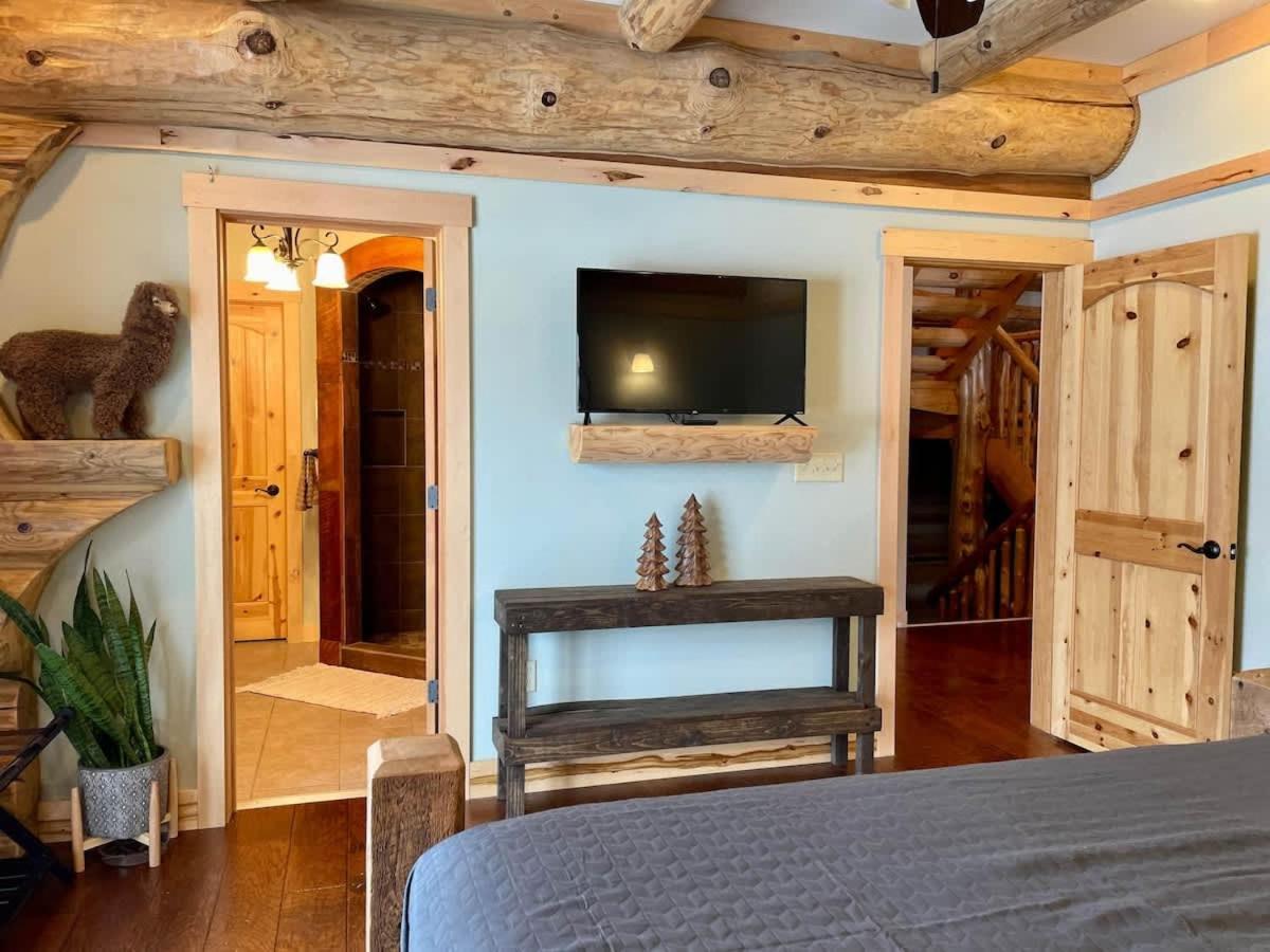 Stunning Log Cabin Getaway At The Hannu Haus Ironwood Exteriör bild