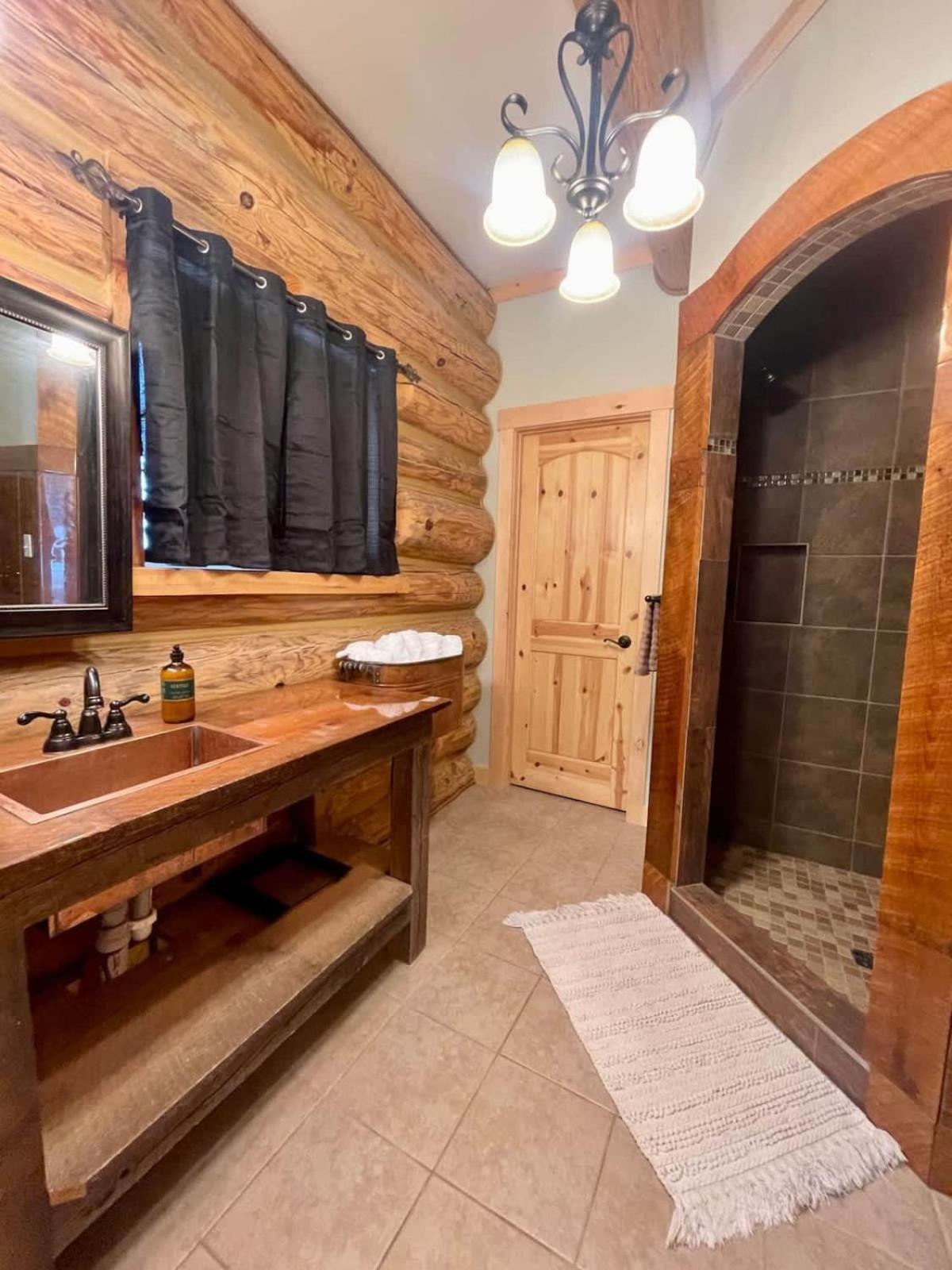 Stunning Log Cabin Getaway At The Hannu Haus Ironwood Exteriör bild
