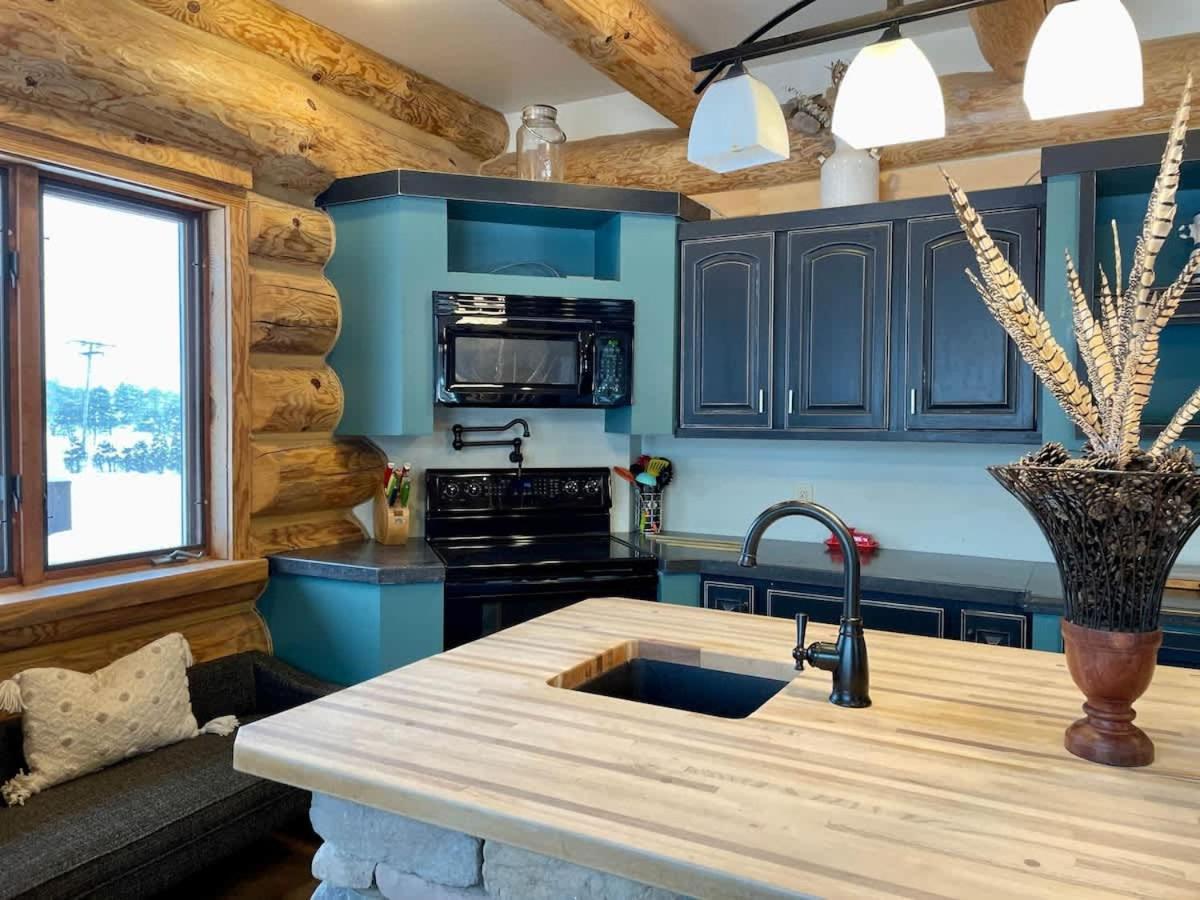 Stunning Log Cabin Getaway At The Hannu Haus Ironwood Exteriör bild